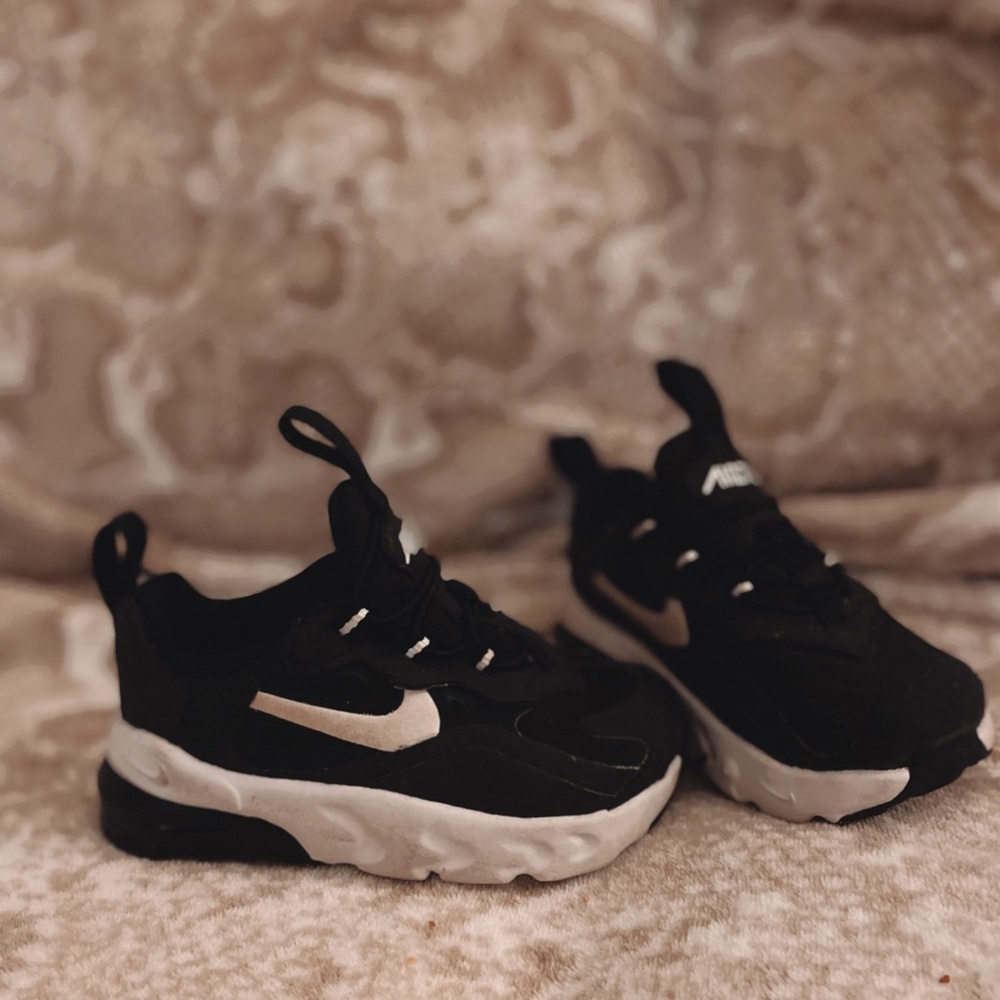 toddler nike sneakers